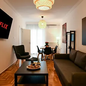 https://apt-center-deluxe.hotelschalkidiki.net