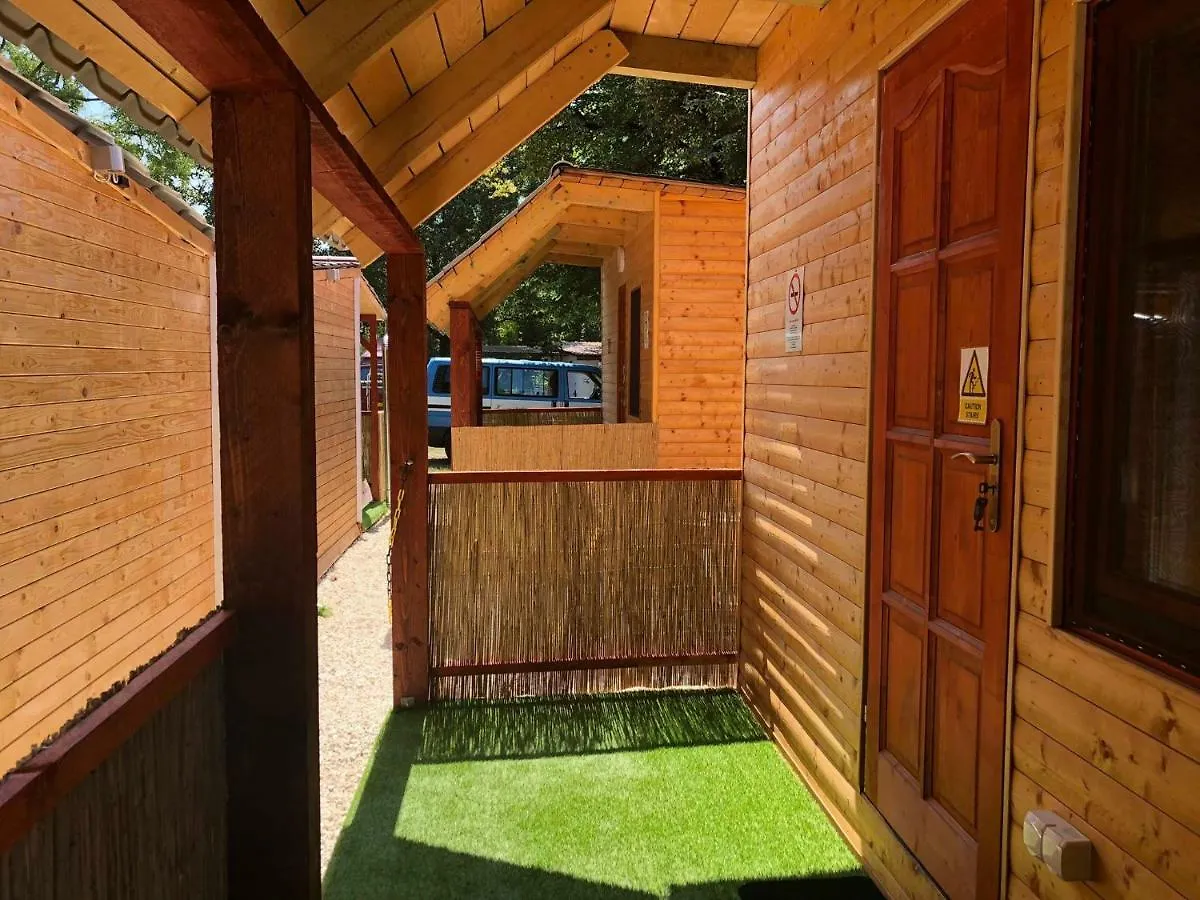 Campingplatz Hotel Haller Wooden Houses Budapest Ungarn
